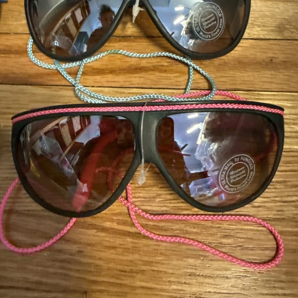 LOT 4 Vintage SPORTY SKI SKATER WRAP AROUND SUNGLASSES w/ Neck Cord 80's NWT